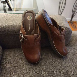 EARTH SHOE CLOGS